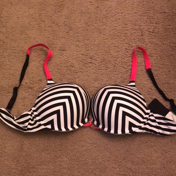 Victoria’s Secret Bombshell Plunge Bra - Picture 2 of 5